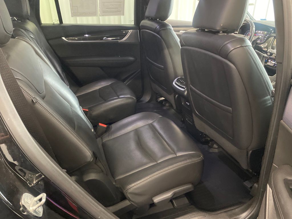 Vehicle image 10 of 21