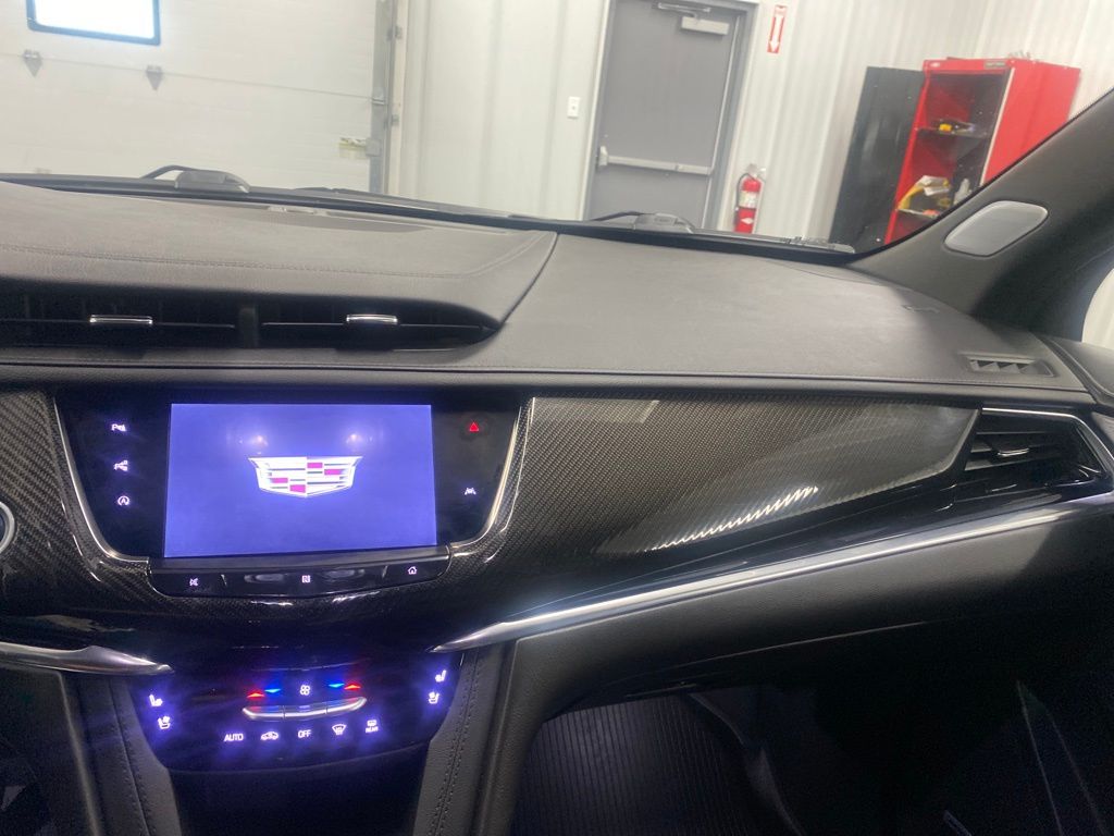 Vehicle image 18 of 21