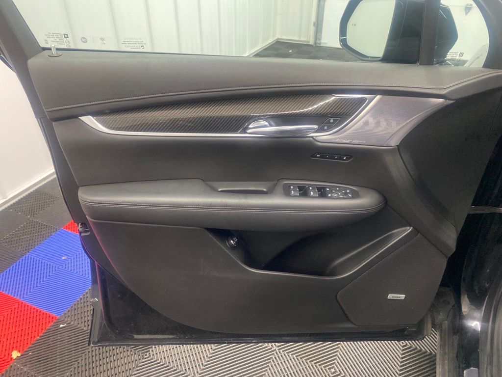 Vehicle image 16 of 21