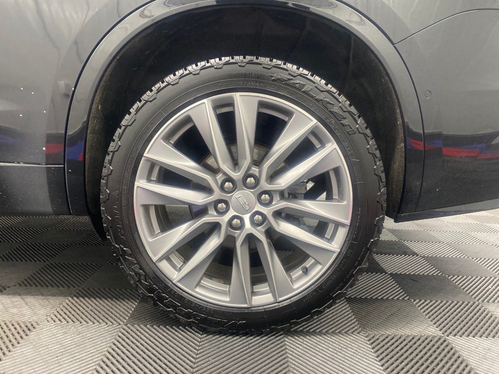 Vehicle image 8 of 21