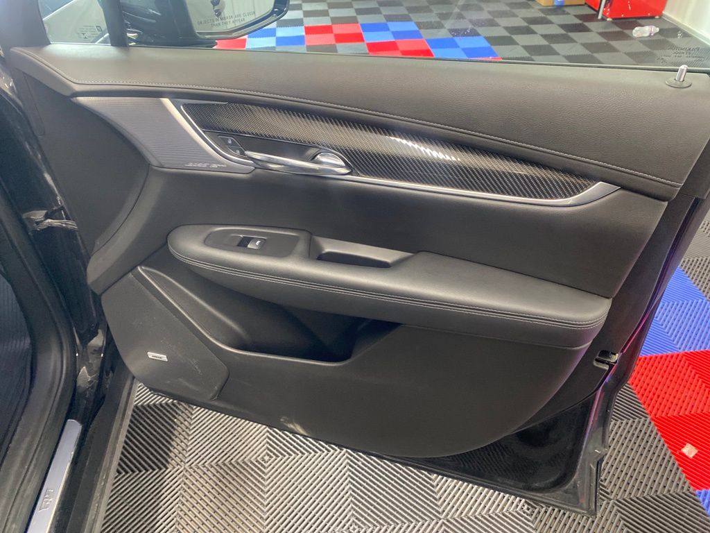 Vehicle image 17 of 21