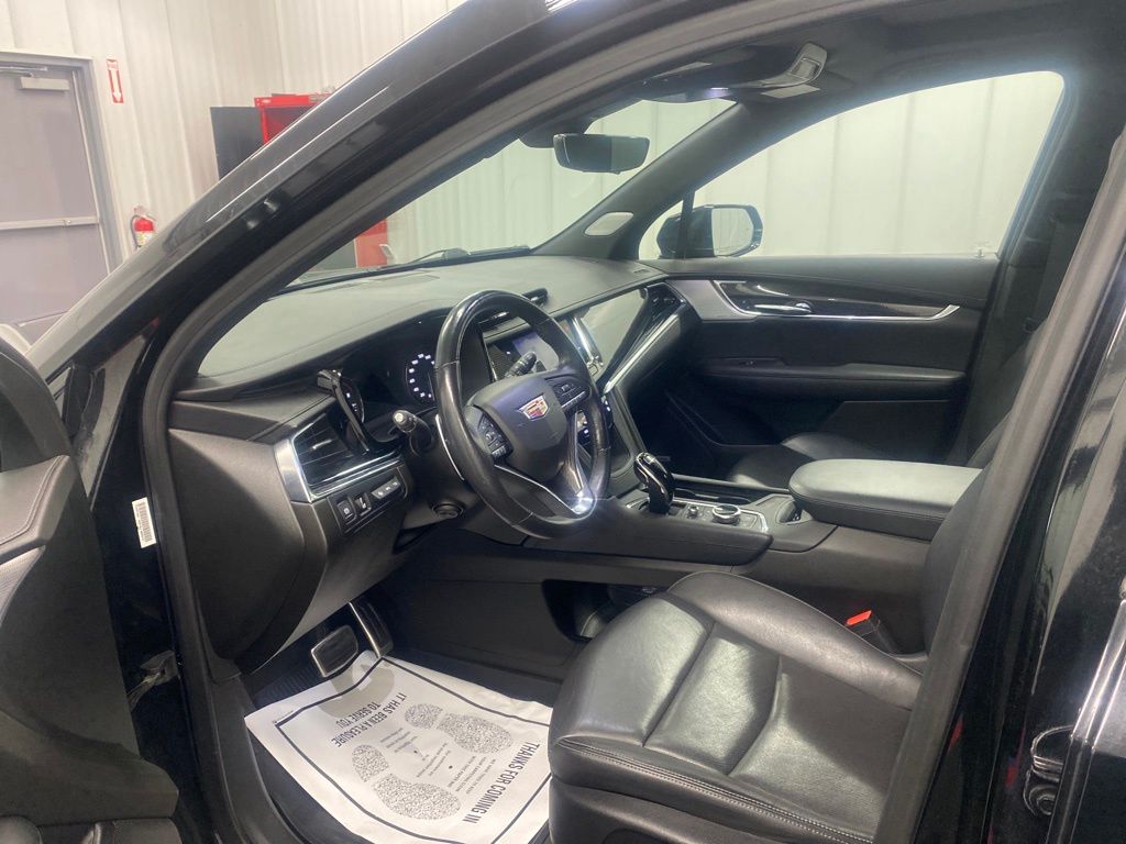 Vehicle image 13 of 21