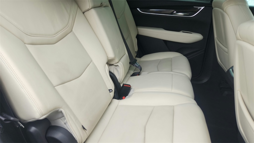 Vehicle image 33 of 41