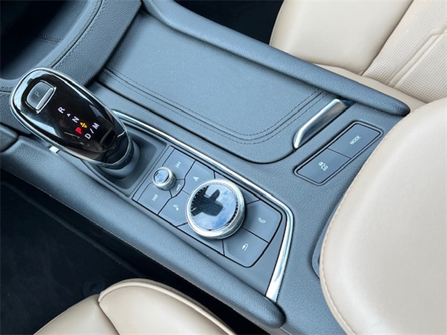 Vehicle image 25 of 40