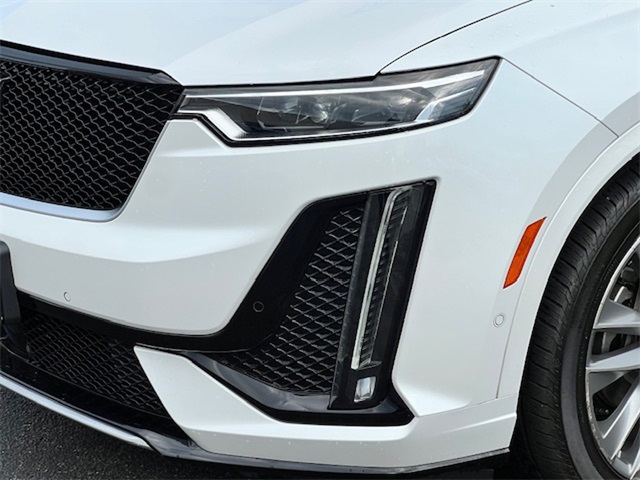 Vehicle image 10 of 40