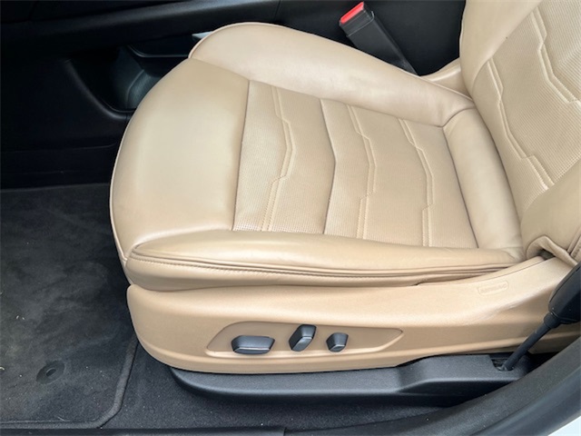 Vehicle image 35 of 40