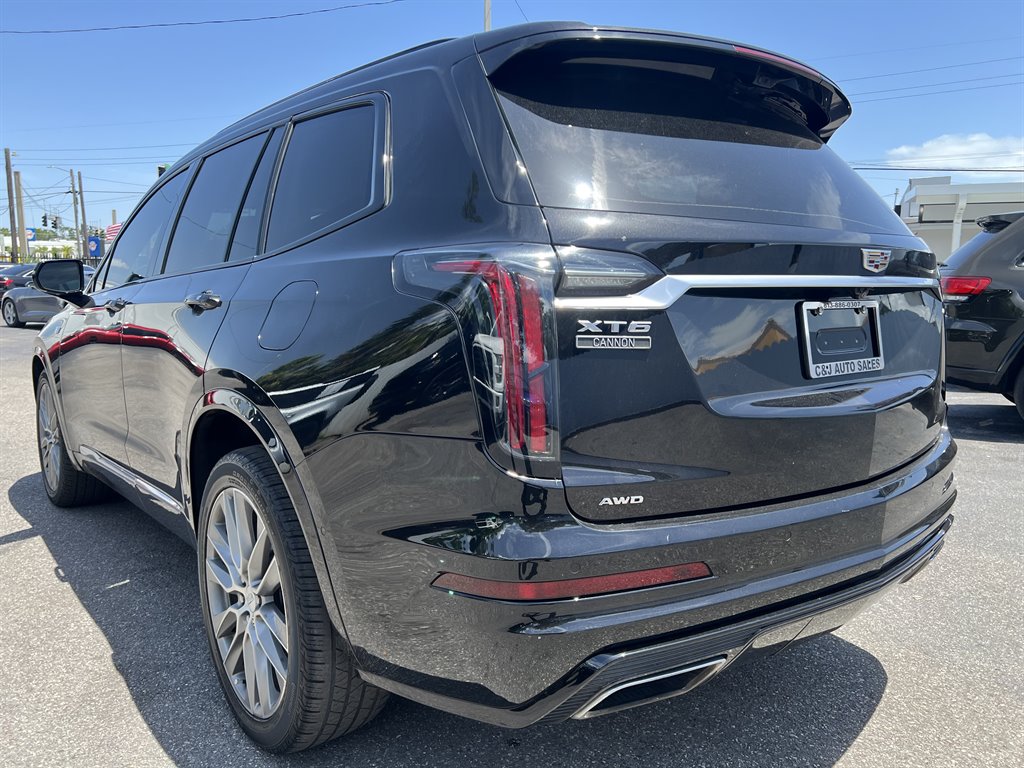 Vehicle image 10 of 32