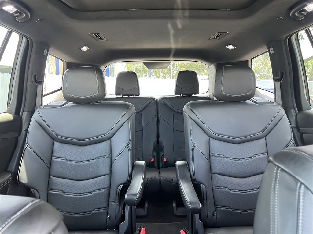 Vehicle image 28 of 32