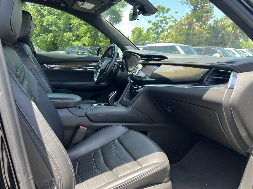 Vehicle image 23 of 32