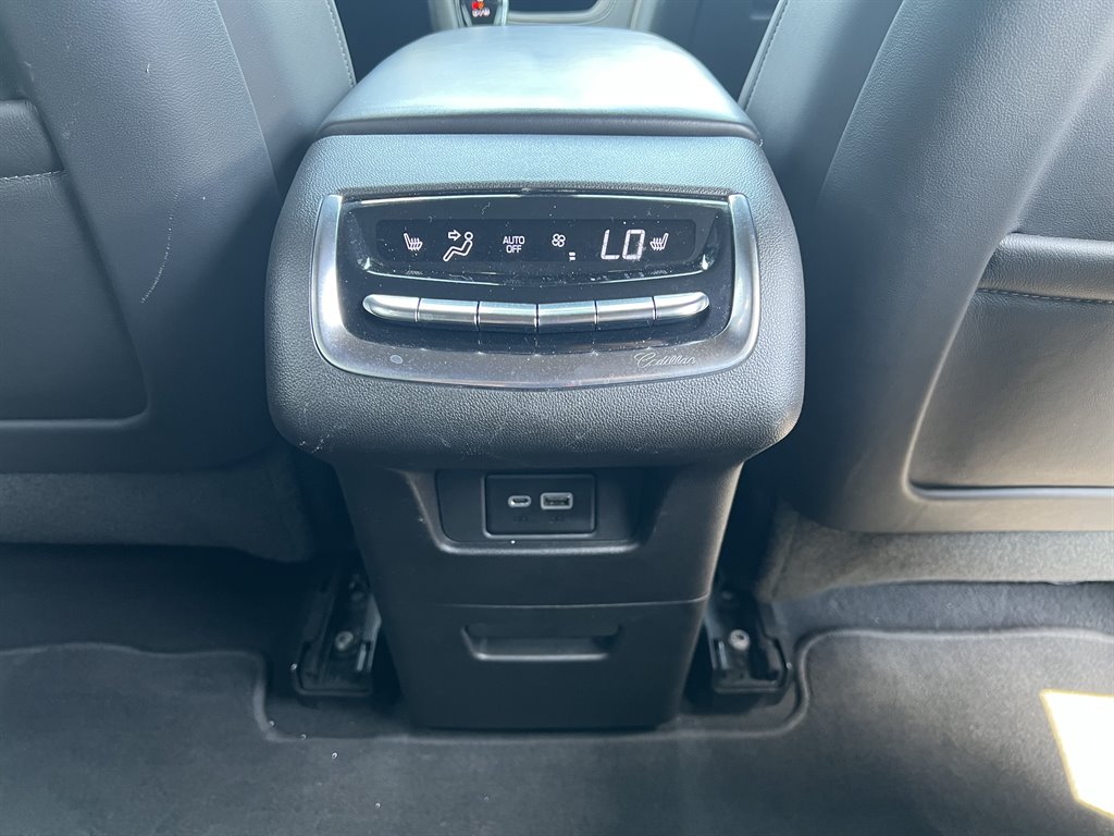 Vehicle image 29 of 32