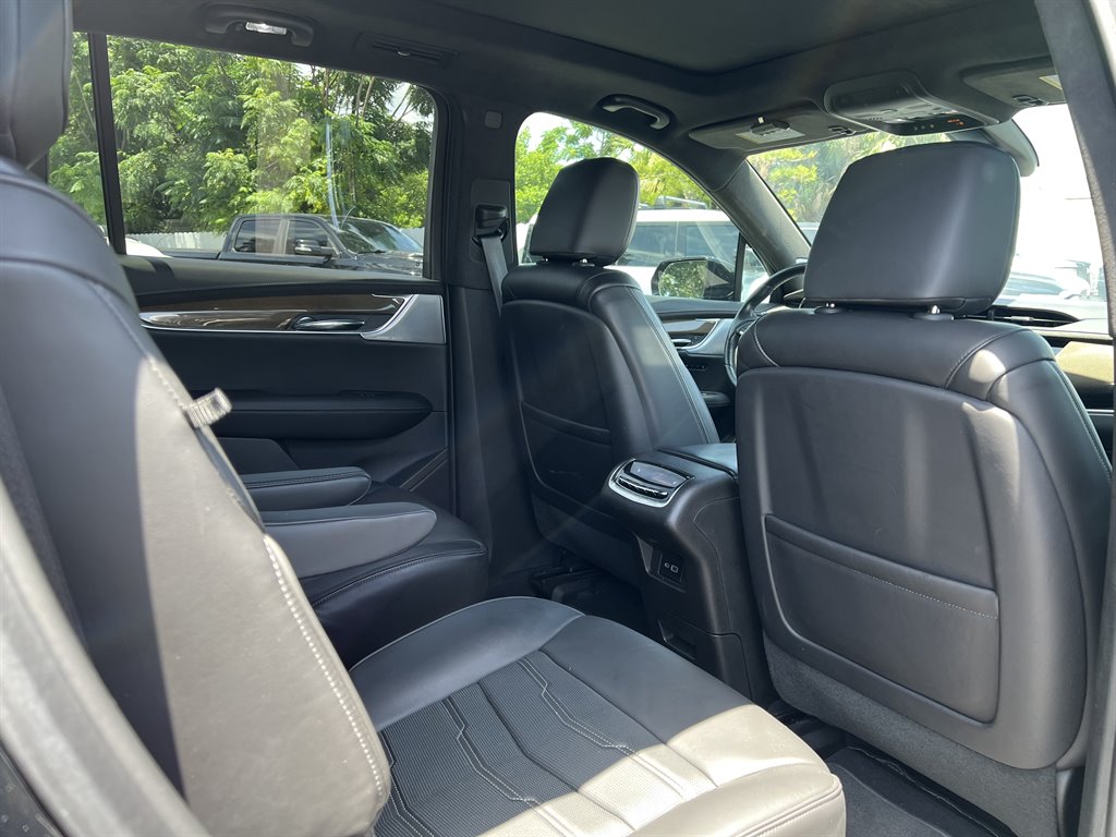 Vehicle image 25 of 32