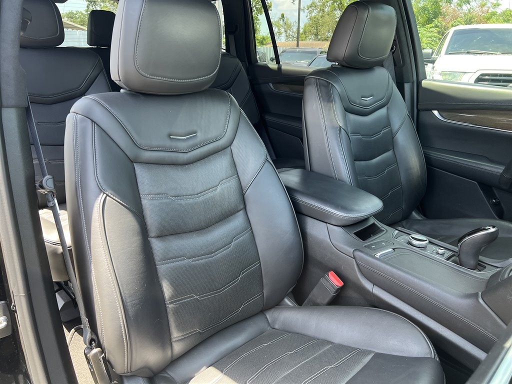 Vehicle image 26 of 32