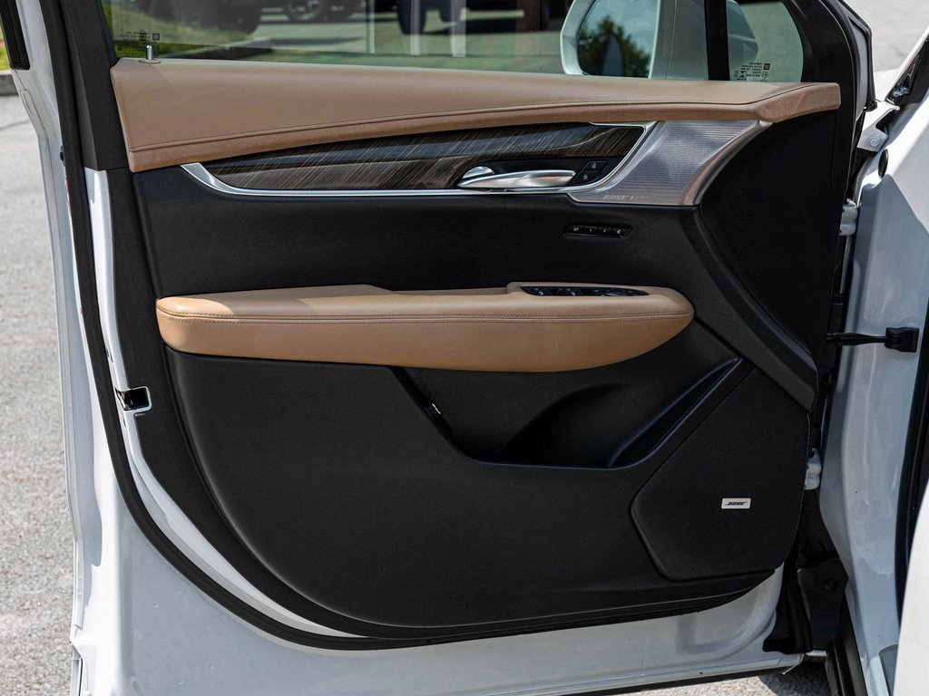 Vehicle image 11 of 50