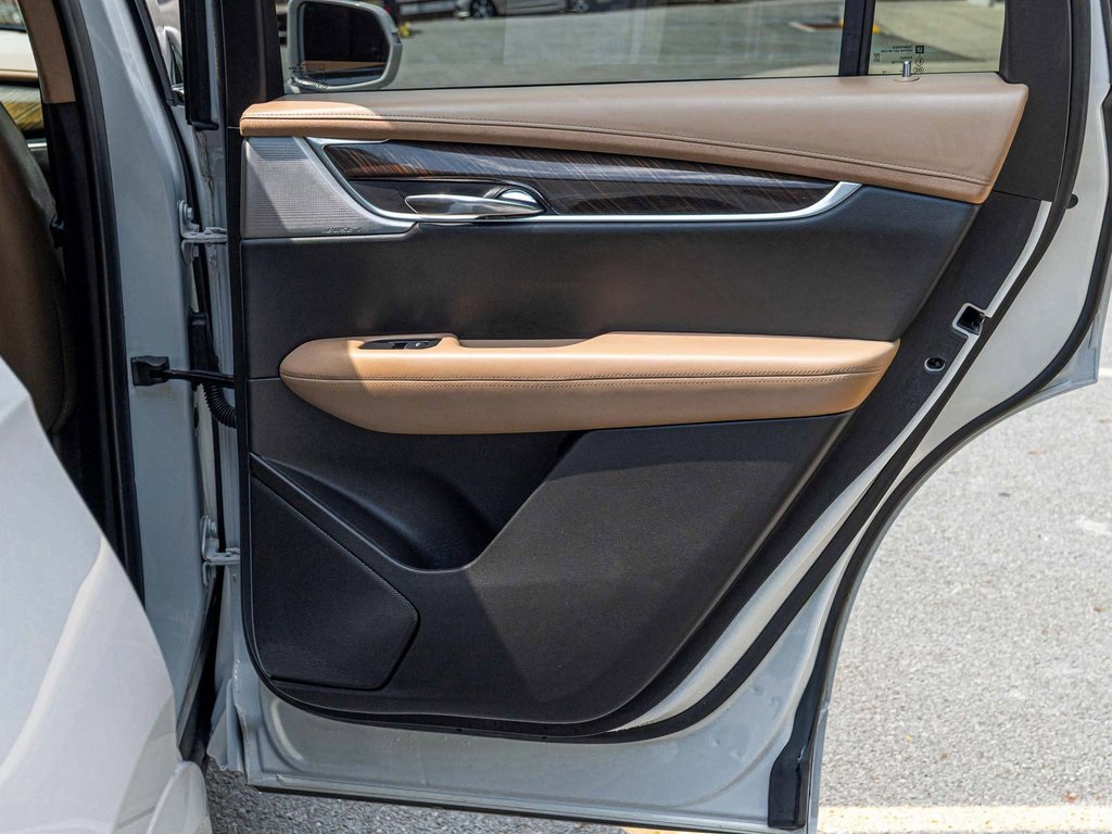 Vehicle image 15 of 50