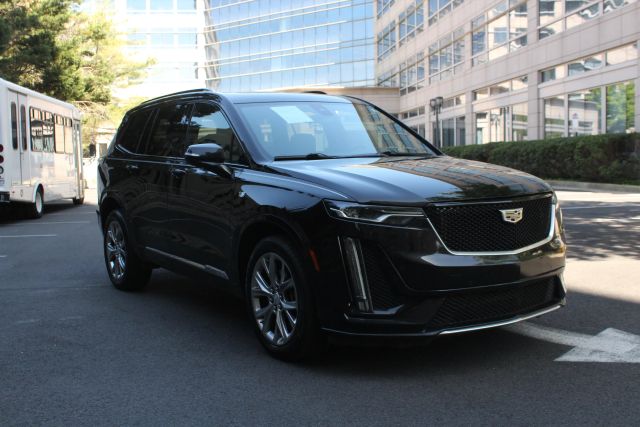 2020 Cadillac XT6 Sport Image 3 of 36