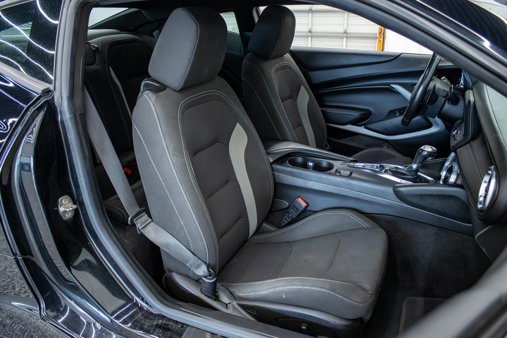 2020 Chevrolet Camaro 1LT Image 9 of 33