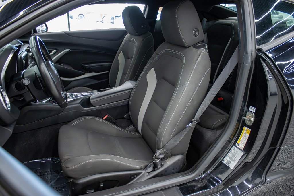 2020 Chevrolet Camaro 1LT Image 11 of 33