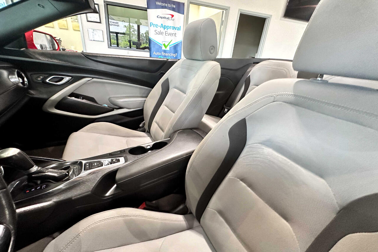 2020 Chevrolet Camaro 1LT Image 17 of 19