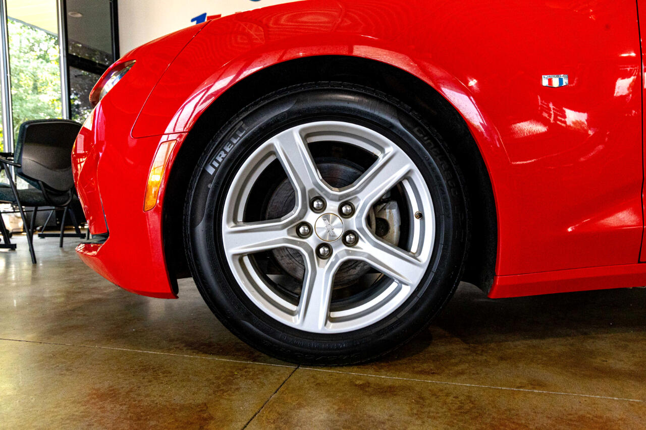 2020 Chevrolet Camaro 1LT Image 8 of 19