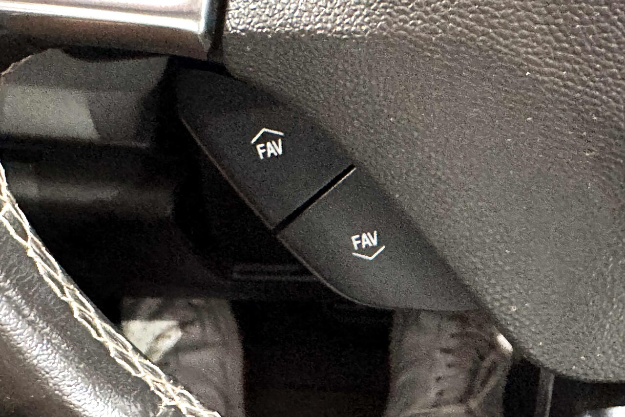 2020 Chevrolet Camaro 1LT Image 16 of 19