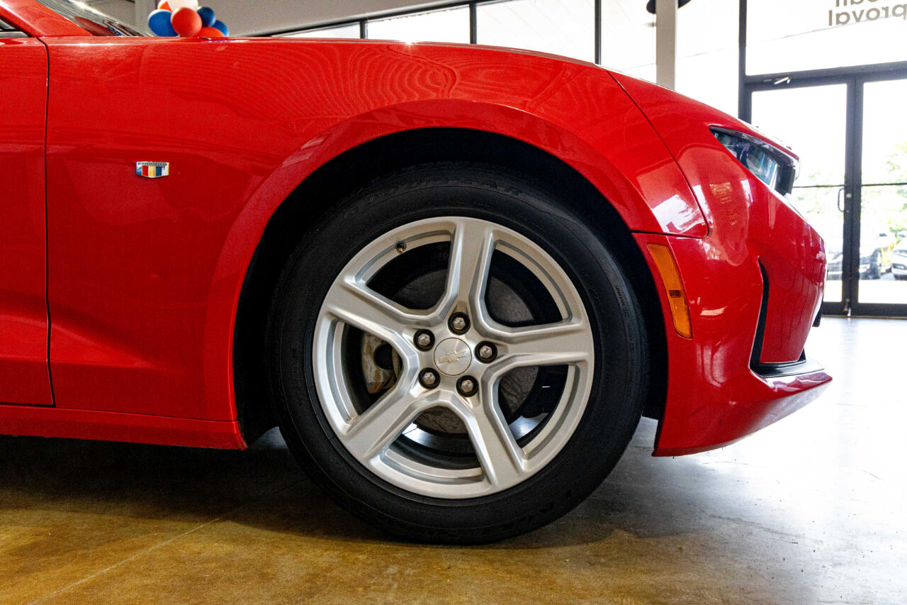 2020 Chevrolet Camaro 1LT Image 9 of 19