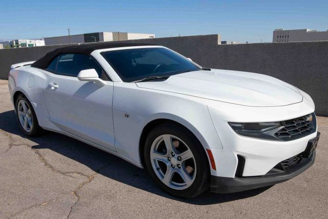 2020 Chevrolet Camaro 1LT Image 2 of 29