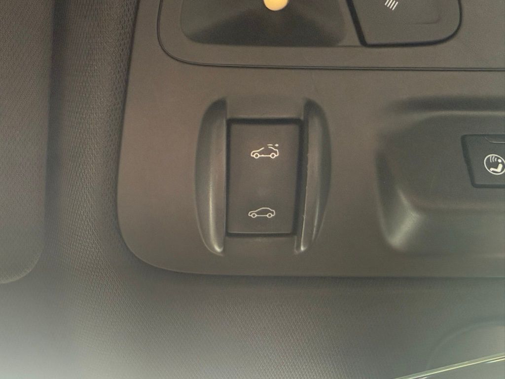 Vehicle image 22 of 25