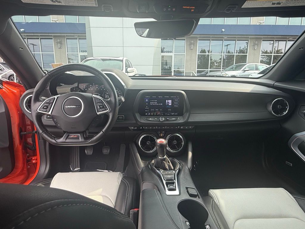 Vehicle image 15 of 25