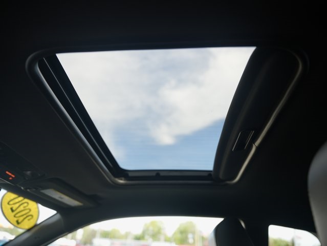 Vehicle image 27 of 34