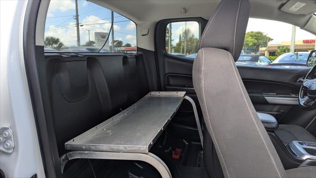Vehicle image 17 of 31