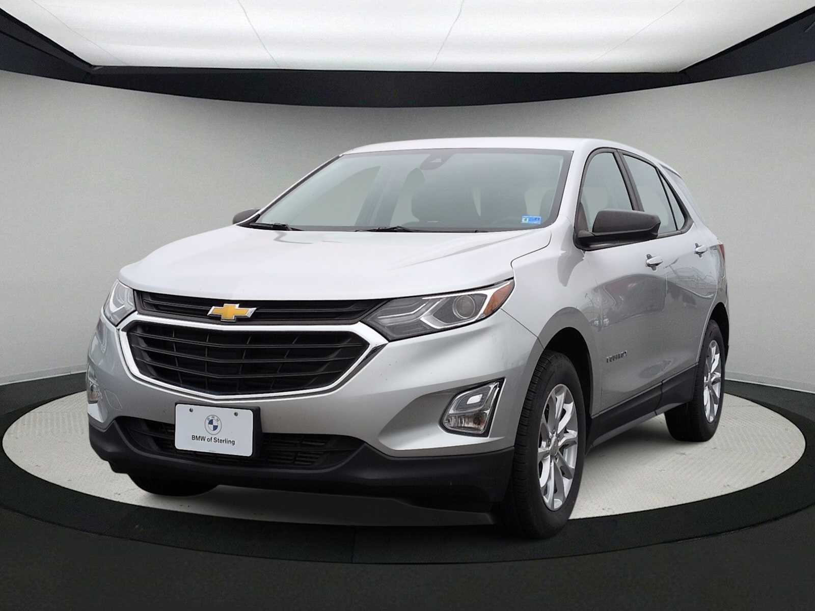 2020 Chevrolet Equinox LS Image 2 of 35