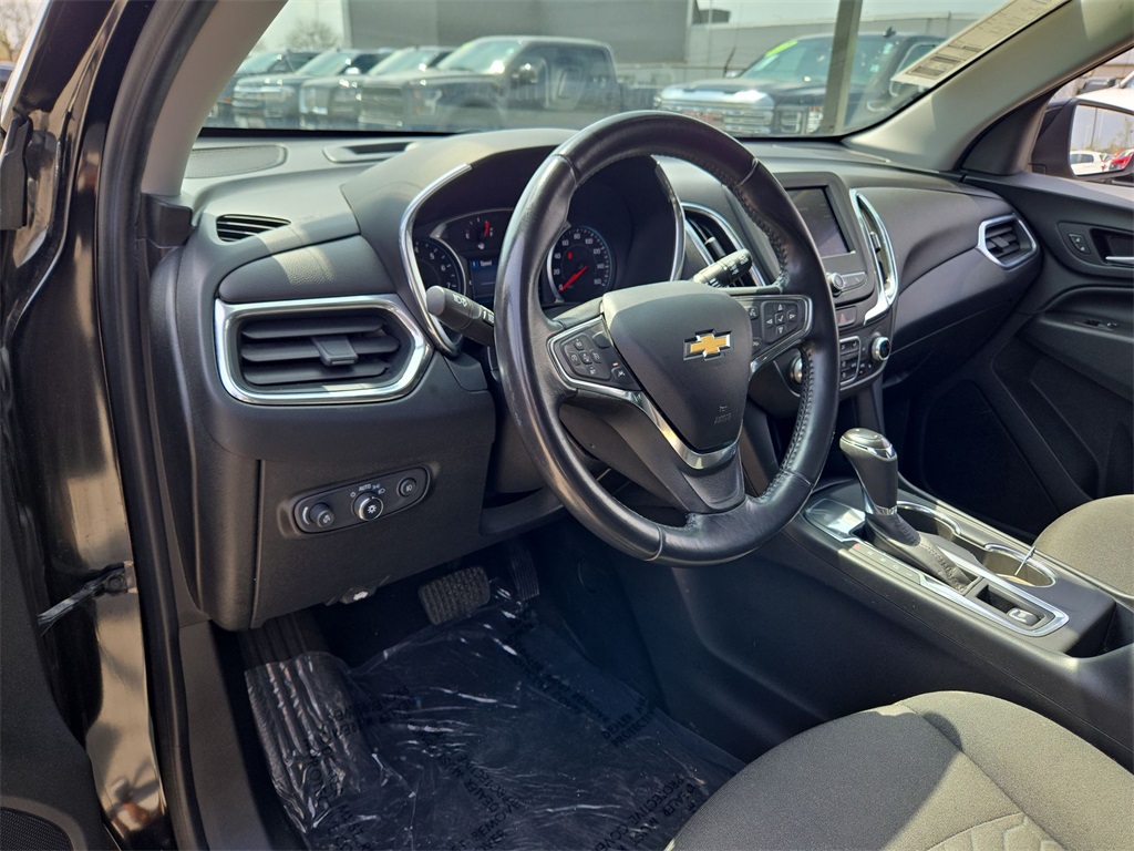Vehicle image 10 of 32