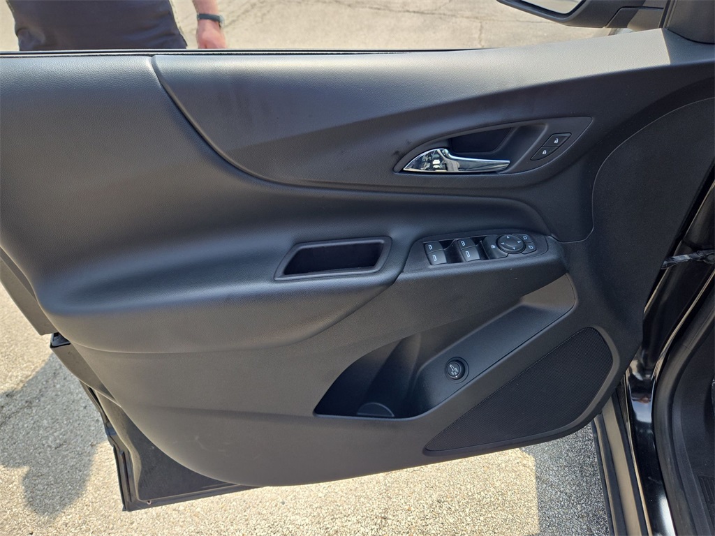 Vehicle image 21 of 32