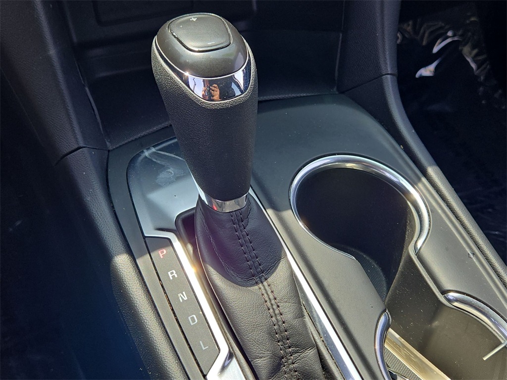 Vehicle image 15 of 32