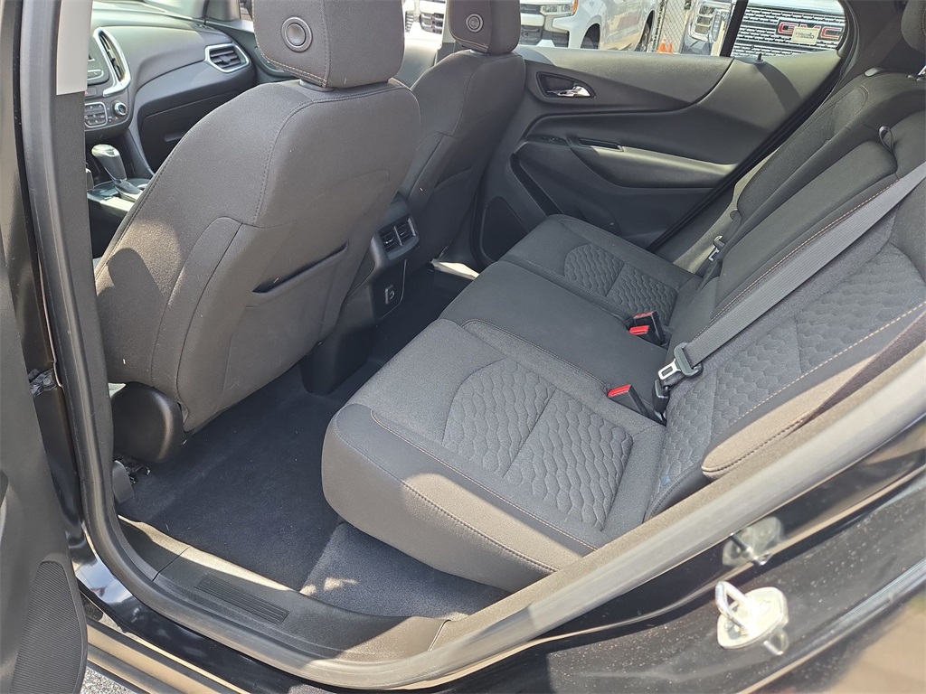 Vehicle image 23 of 32