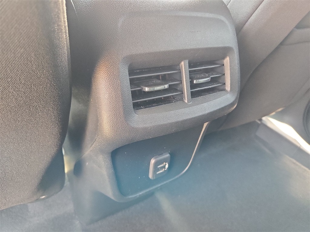 Vehicle image 20 of 32