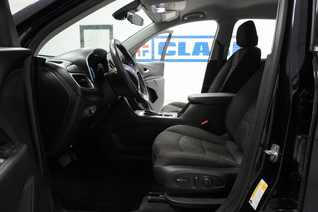 Vehicle image 17 of 34