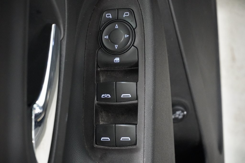 Vehicle image 14 of 34