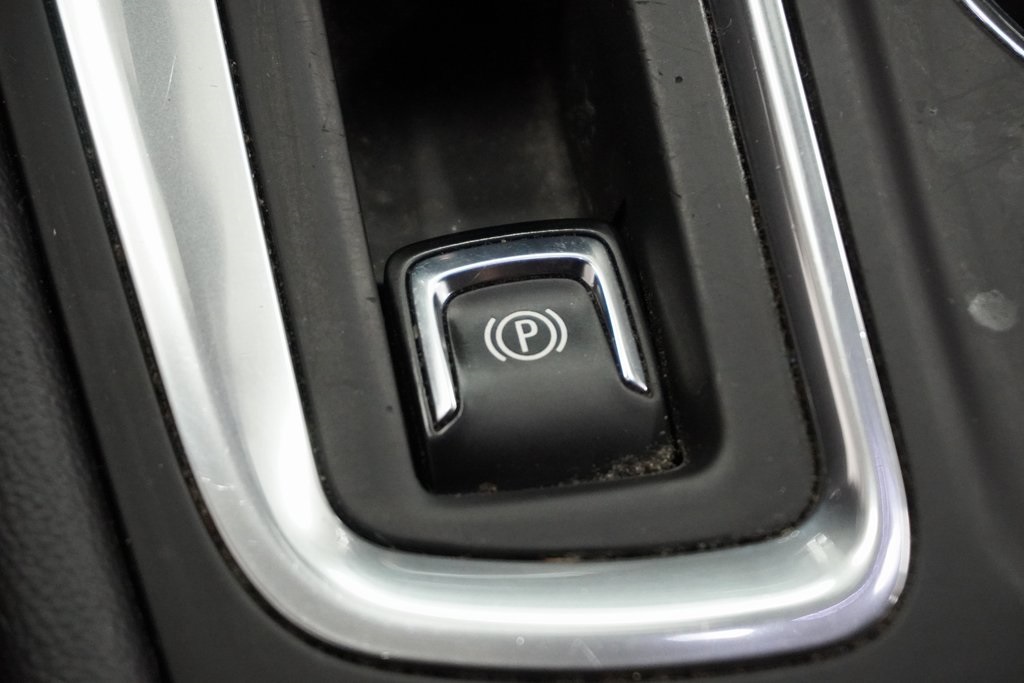 Vehicle image 28 of 34