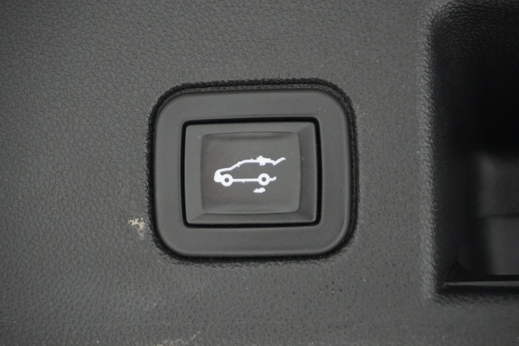 Vehicle image 10 of 34