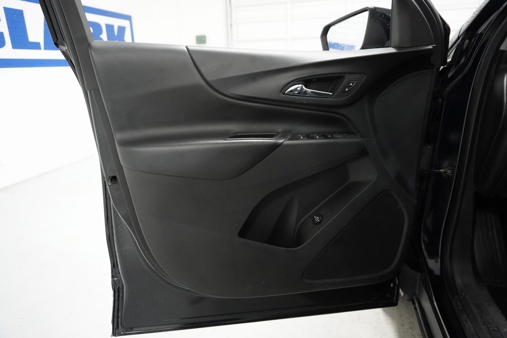 Vehicle image 13 of 34