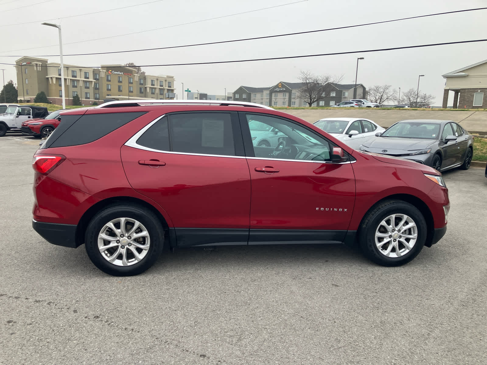 2020 Chevrolet Equinox LT Image 4 of 36