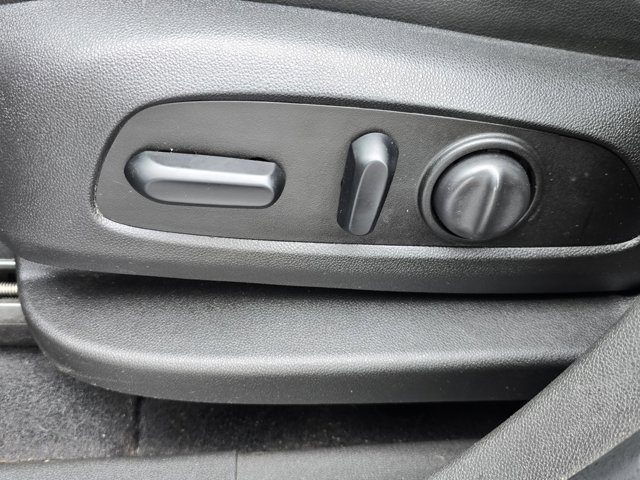 Vehicle image 14 of 26