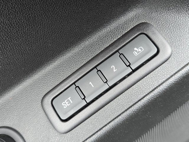 Vehicle image 15 of 26