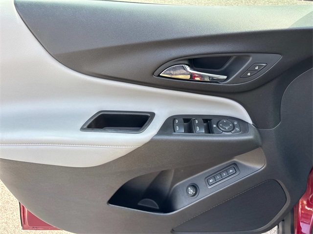 Vehicle image 25 of 34