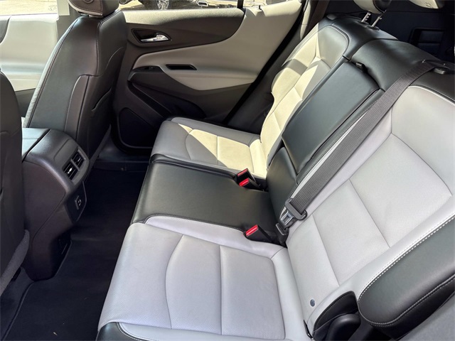 Vehicle image 19 of 34