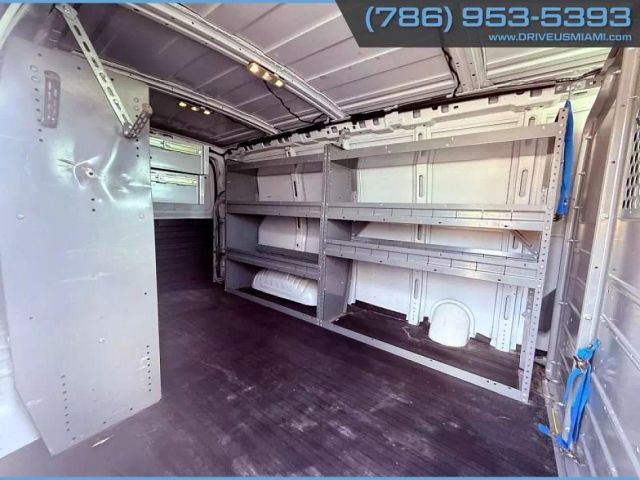 Vehicle image 16 of 33