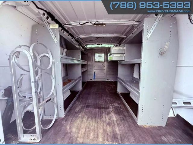 Vehicle image 17 of 33