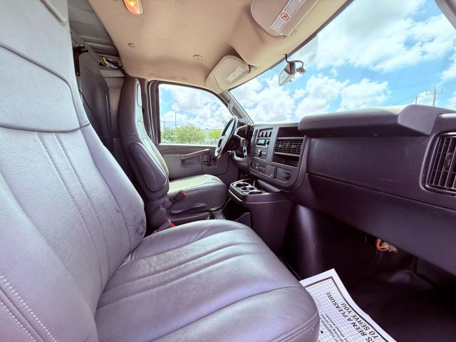 Vehicle image 26 of 33