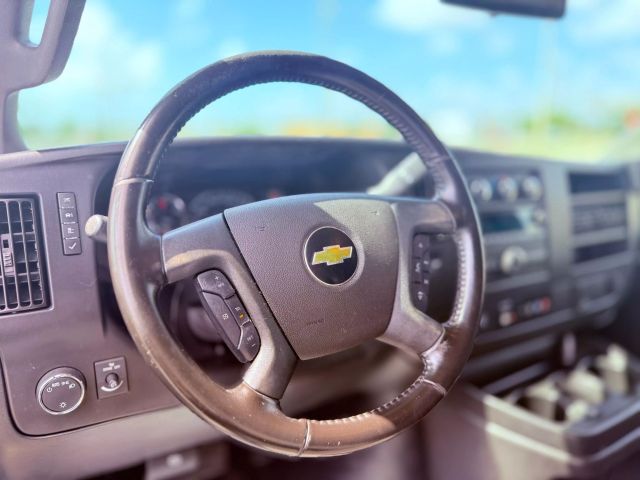 Vehicle image 23 of 33